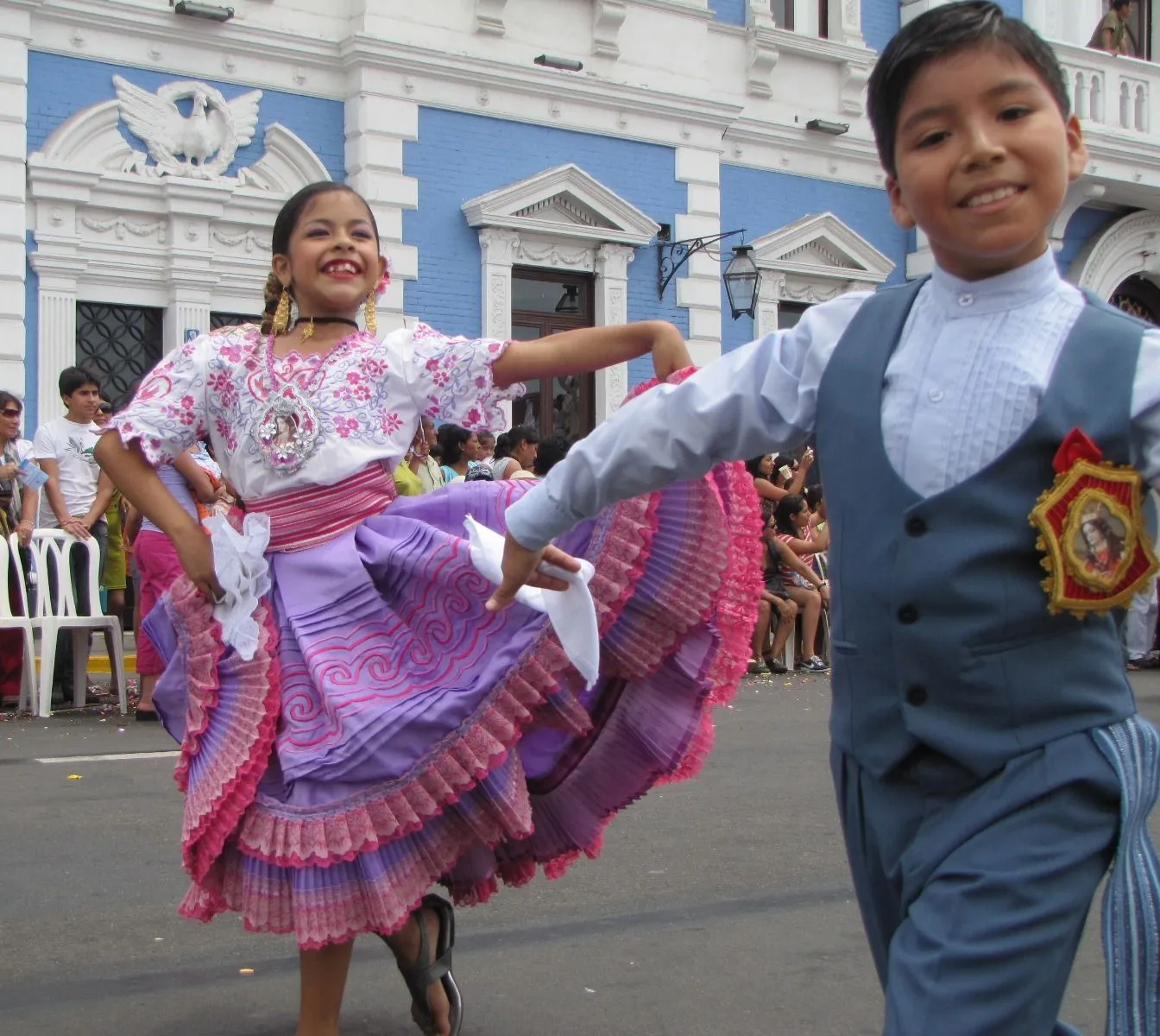 Ninos bailando marinera - Imagui