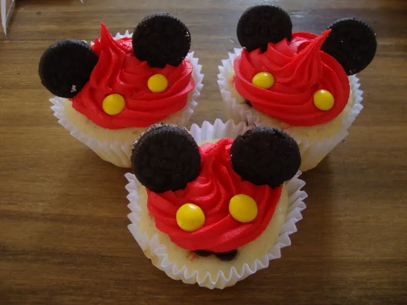 Mariposas en la Panza: Cupcakes de Mickey para Mathias