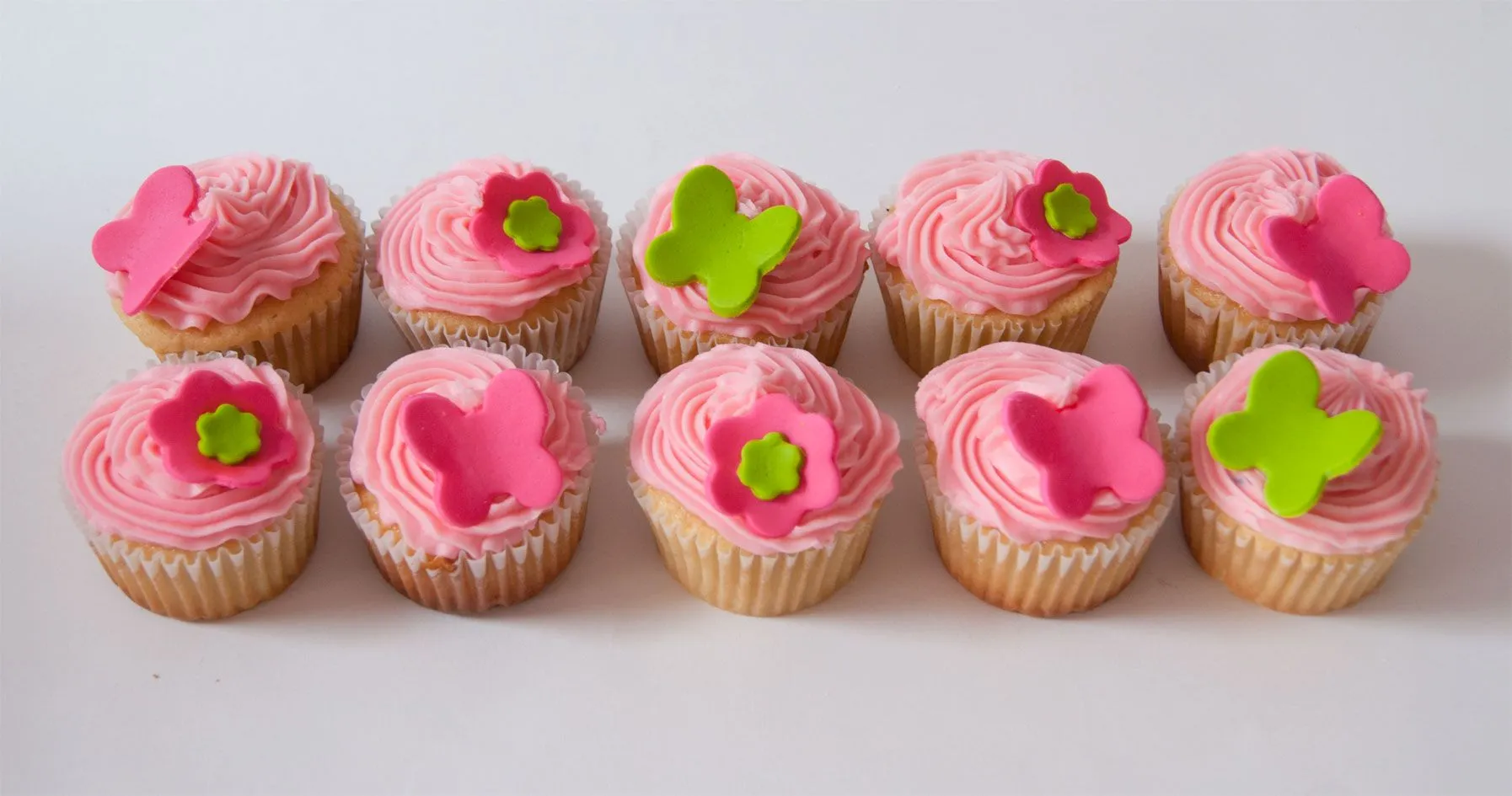 mariposas-y-flores-cupcakes.jpg