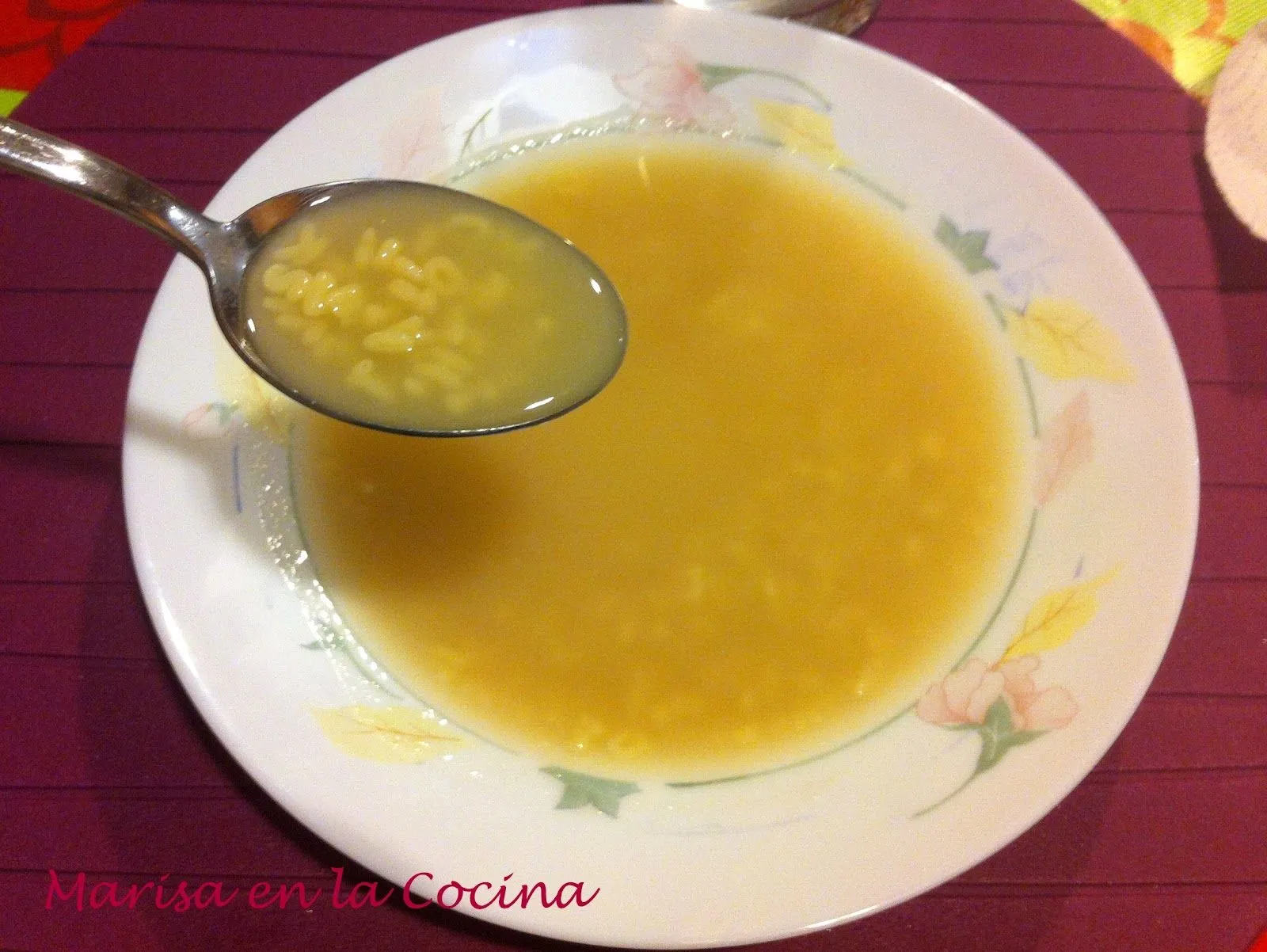 Marisa en la Cocina: Sopa de Letras con Caldo de Ternera