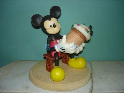 Marula Artesanías en Porcelana Fria: Adorno para Torta Mickey Mouse