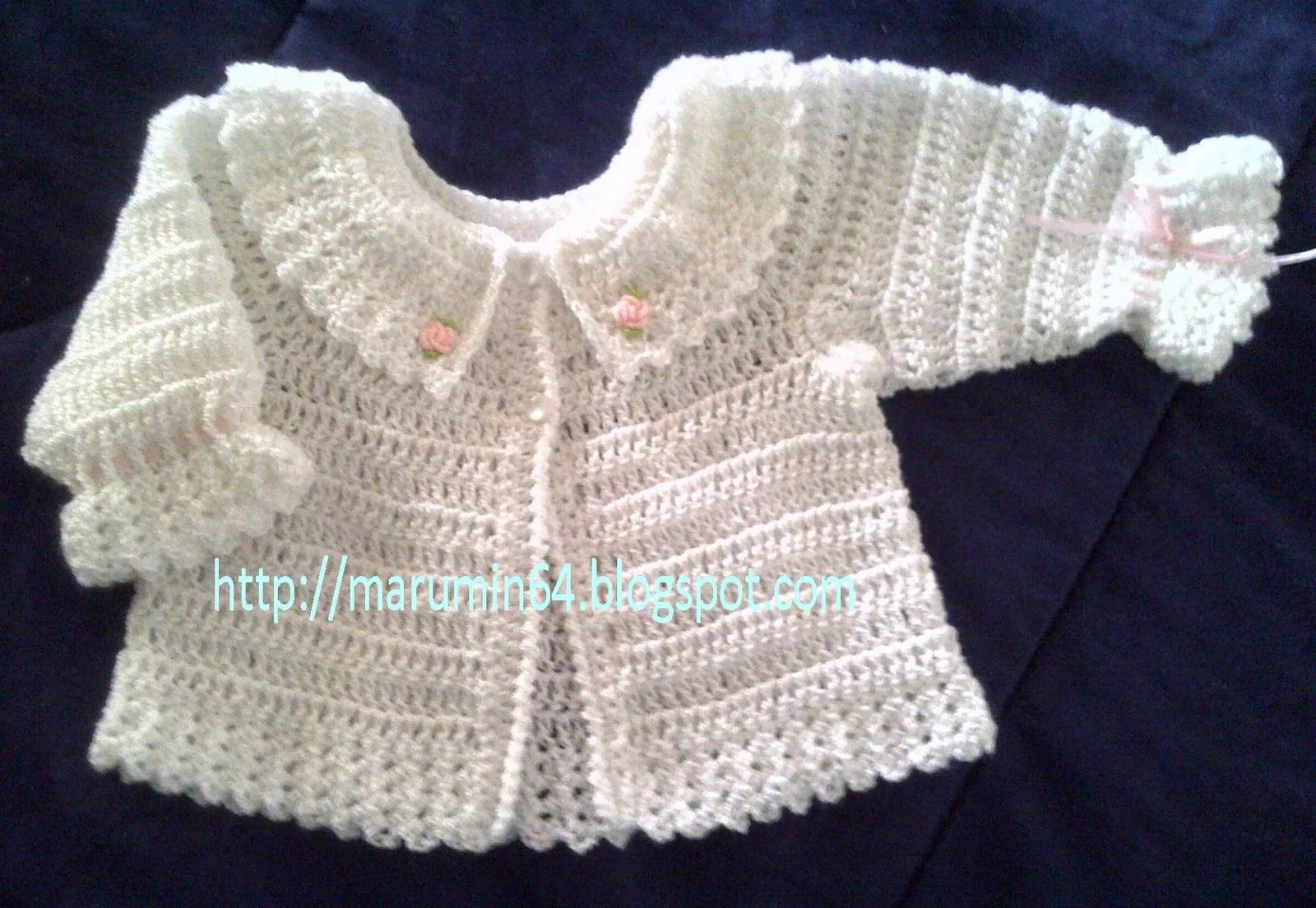 Marumin Crochet: Chambrita blanca con rositas bordadas en crochet ...