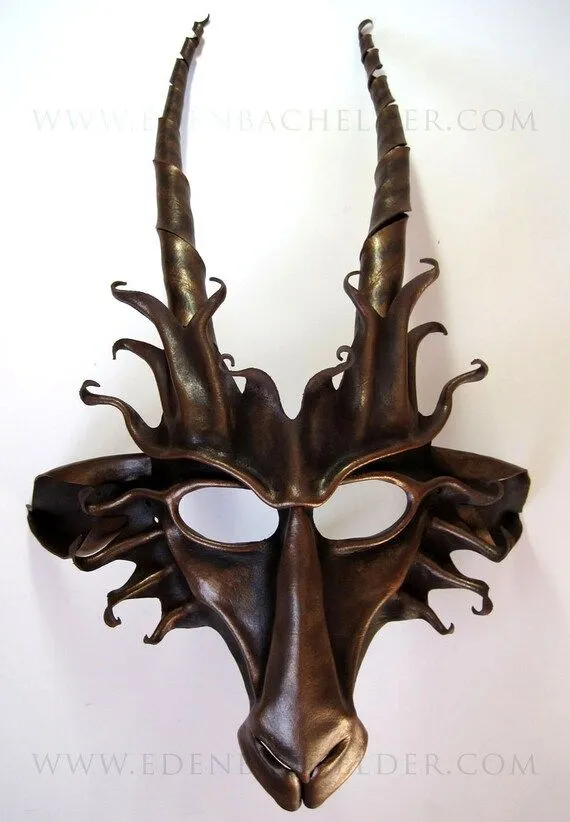 Máscara de cuero de cabra brown y bronce Pan Fauno por edenbee