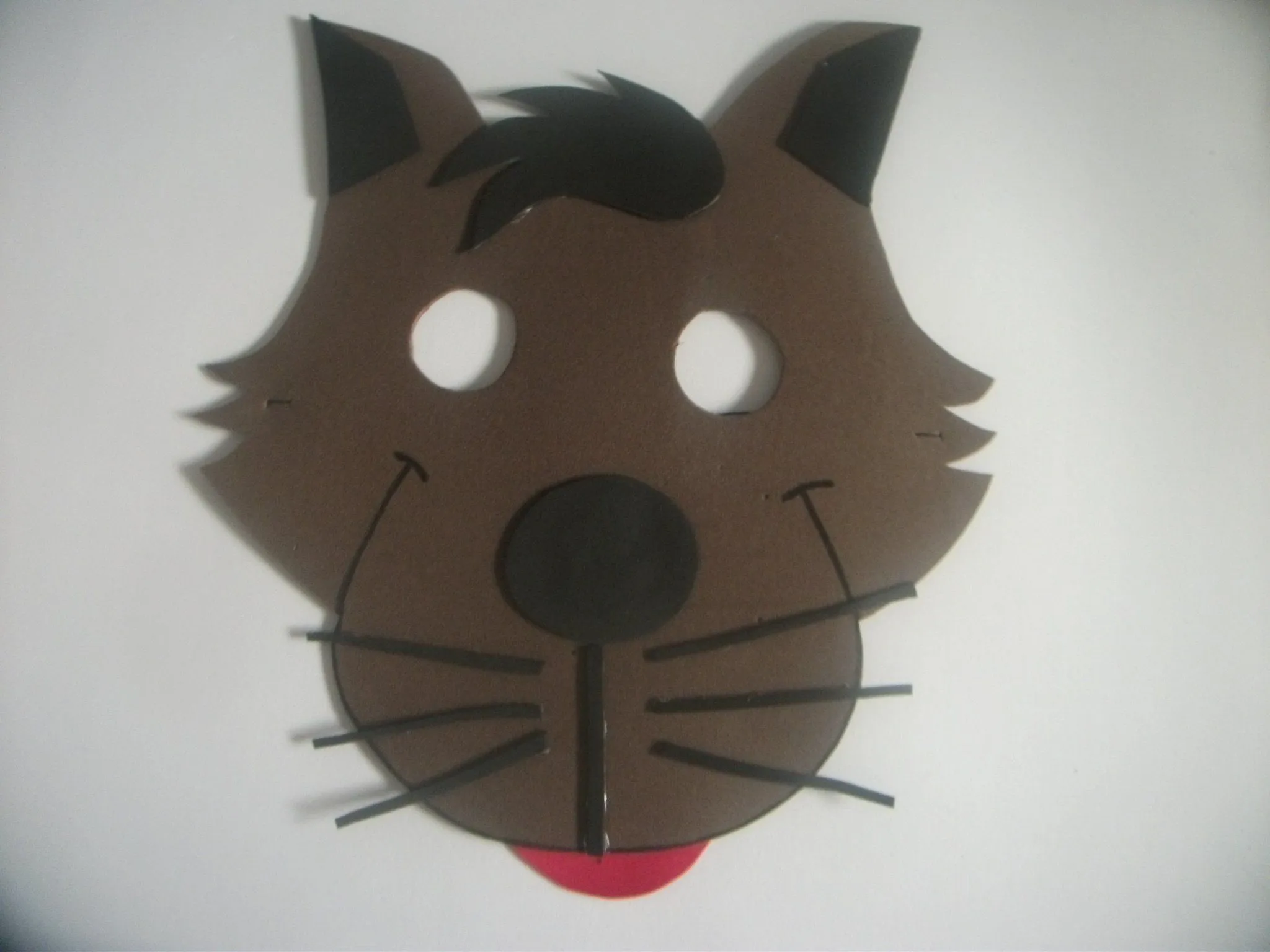 Como hacer máscara de Lobo con Foamy DIY How to make mask wolf 