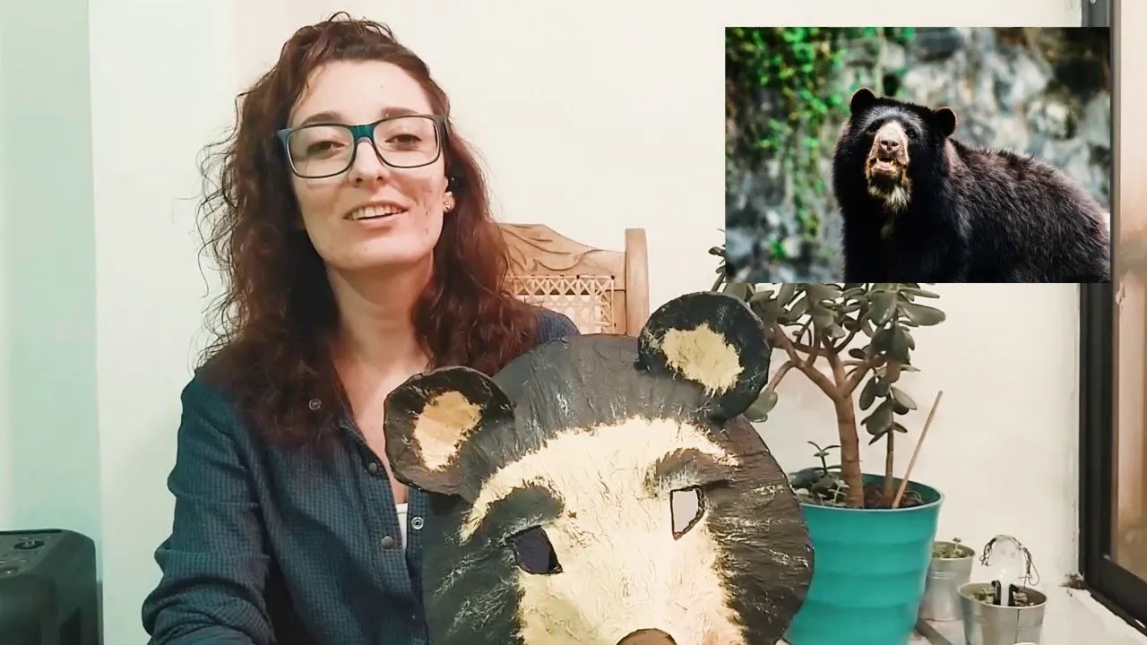 Máscara de Oso de Anteojos: El jardinero del bosque - YouTube
