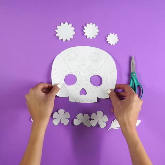 Cómo hacer máscaras de calavera con cartulina