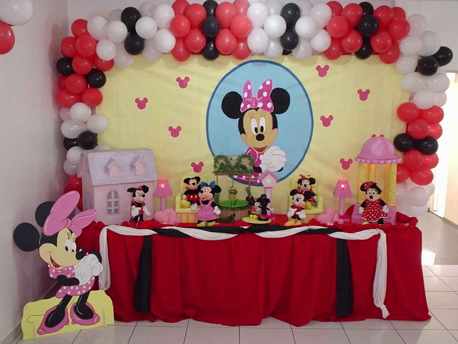 MATERIALIZANDO SONHOS - FOLIA E CIA: MESAS DECORADAS MENINAS