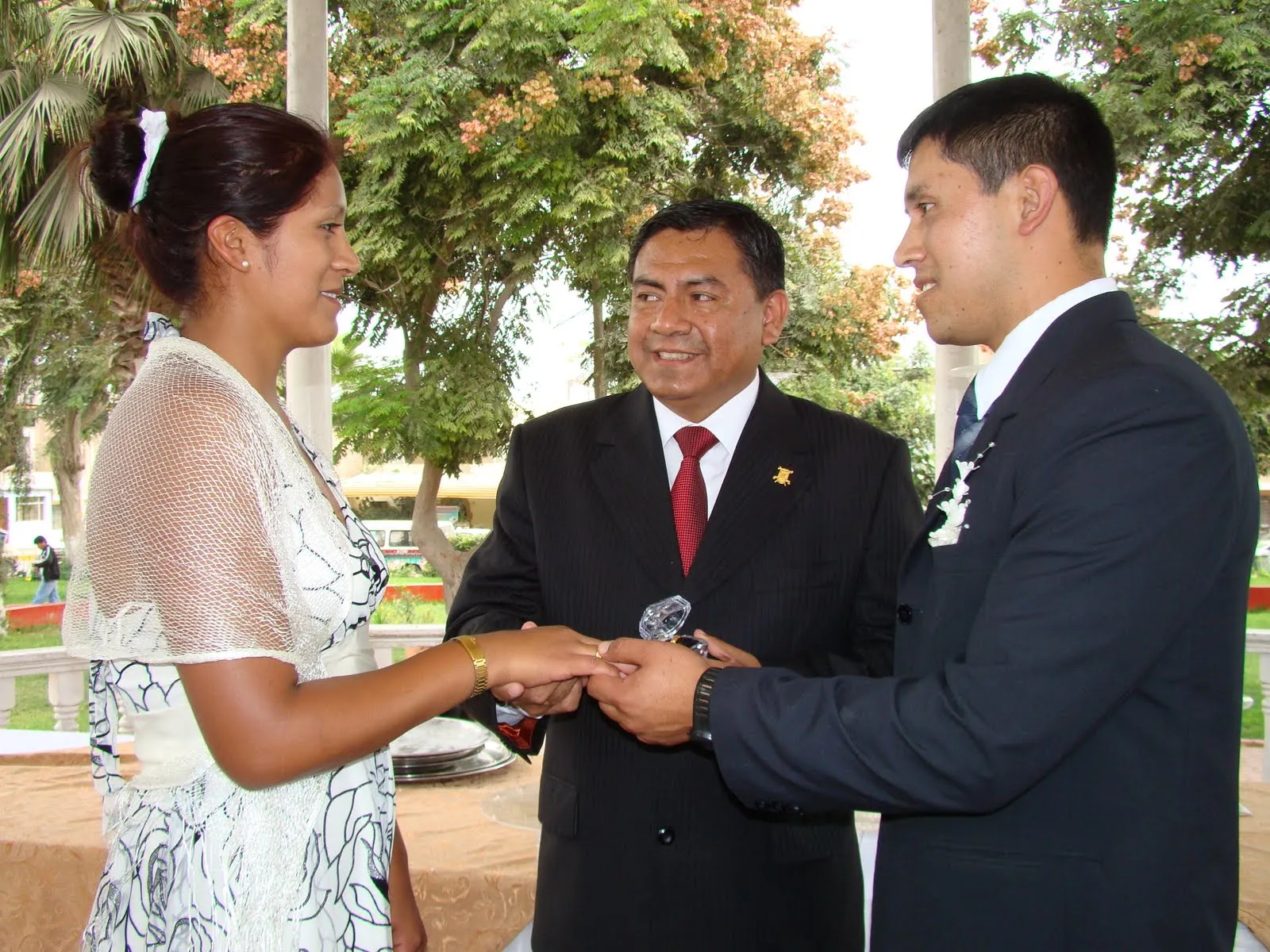 MATRIMONIO CIVIL COMUNITARIO 2011: SETENTA Y NUEVE PAREJAS SE ...