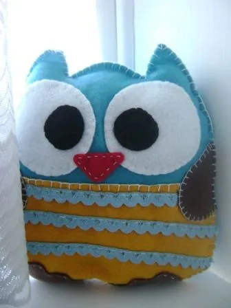 Mayca Cose: Blue and yellow baby owl - Buho bebe azul y amarillo.