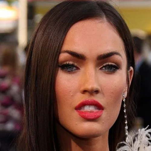 megan-fox-acne-scars.jpg