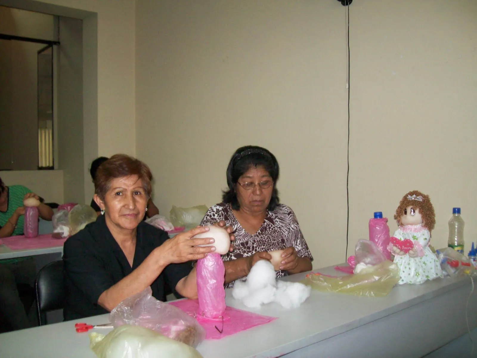 MERCADO "FLOR DE OCTUBRE": TALLER DE RECICLAJE - MES DE ABRIL