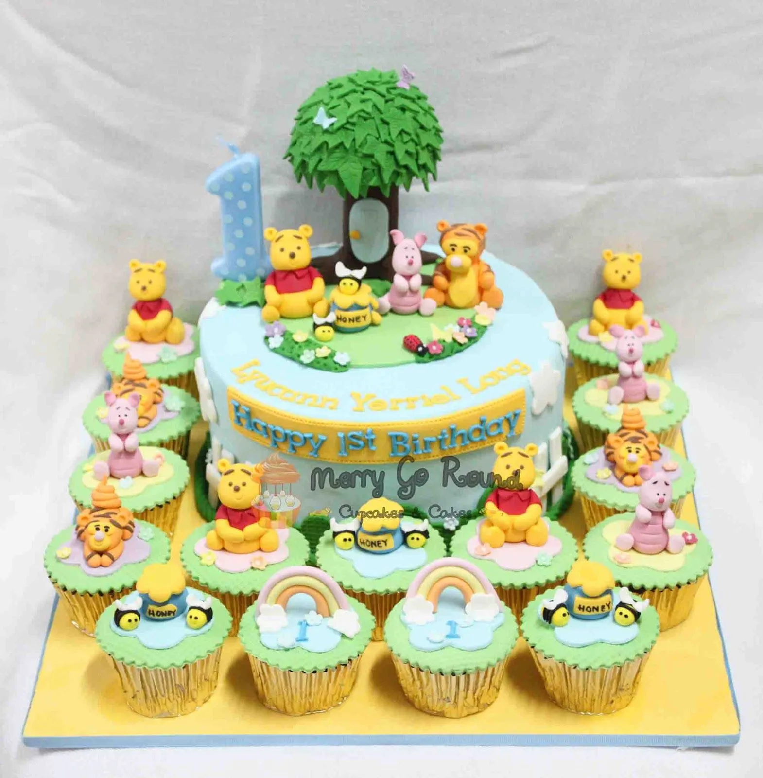 Merry Go Round - Cupcakes & Cakes: Winnie The Pooh Cakes and Cupcakes!