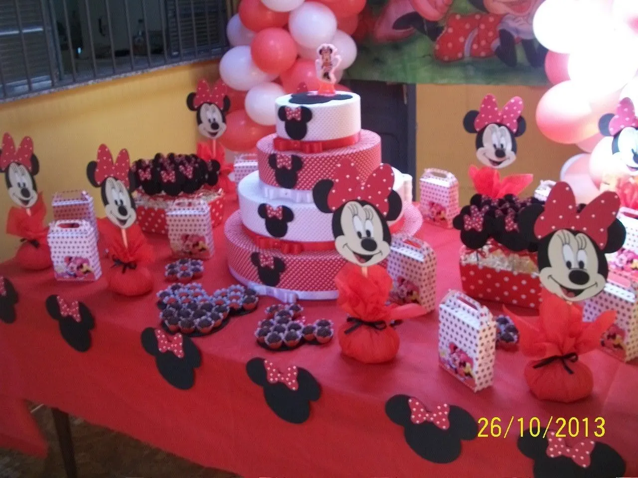 Mesa decorada Minnie Vermelha | Amanda Artesã | Elo7