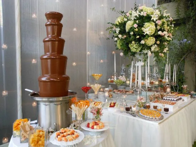 MESA DE DULCES CON CASCADA DE CHOCOLATE PARA BODA MATRIMONIO ...