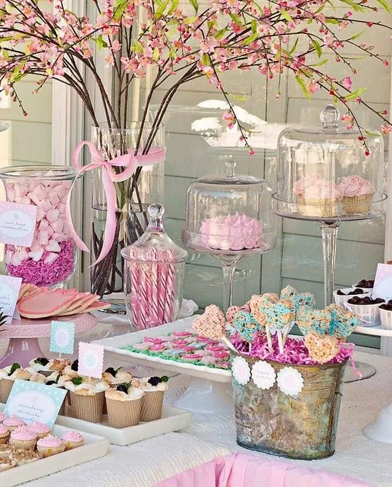 Mesa para dulces decorada con flores de cerezo - Blog de bodas y ...