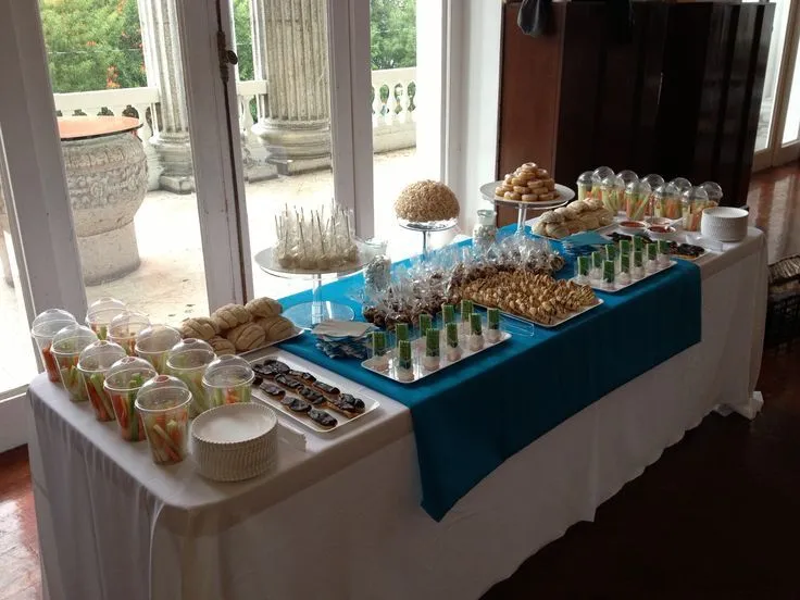 Mesa de postres de "Panificadora La Malinche" para despedida de ...