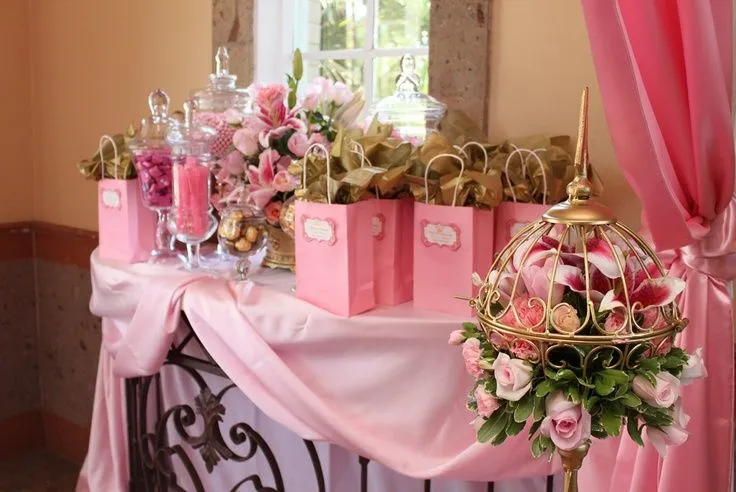 MEsa de regalos | Fiesta princesa 15 años | Pinterest