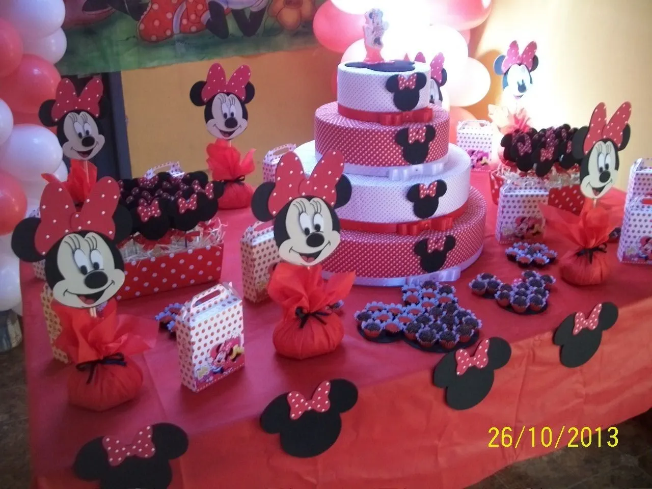 Mesa decorada Minnie Vermelha | Amanda Artesã | Elo7