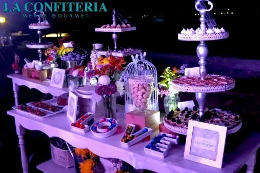Mesas de postres y Barras de Dulces salados y enchilados para ...