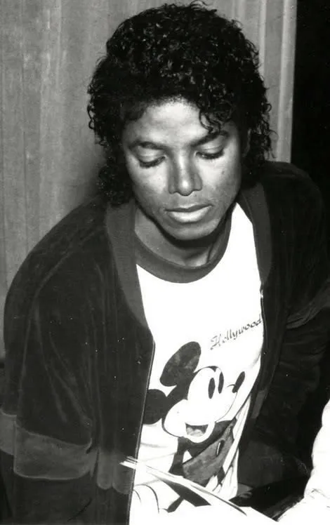 Michael Jackson with a Mickey Mouse shirt. | I'm apart of... the ...