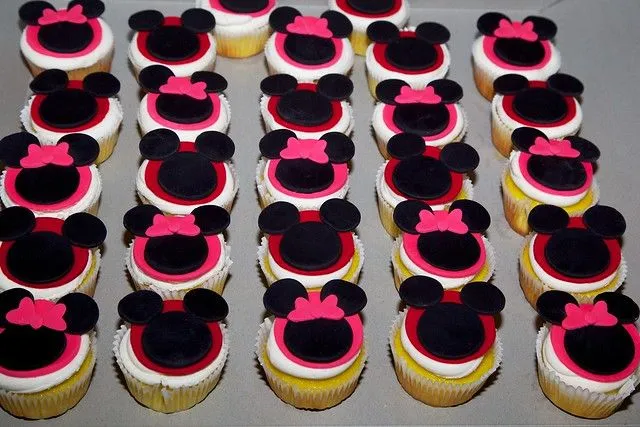 Mickey & Minnie Cupcakes | Flickr - Photo Sharing!