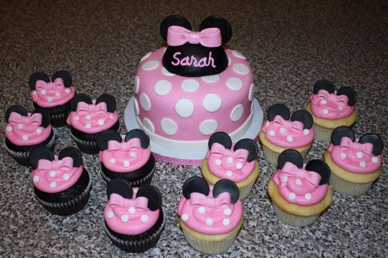 A Mickey and Minnie Cupcake Round-Up | Magical Day Parties | A Fan ...