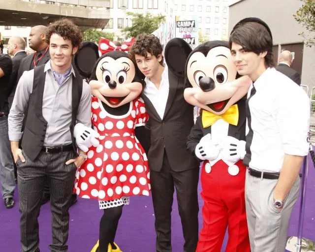 Mickey Mouse y sus amigos Jonas Brothers | Qué.es