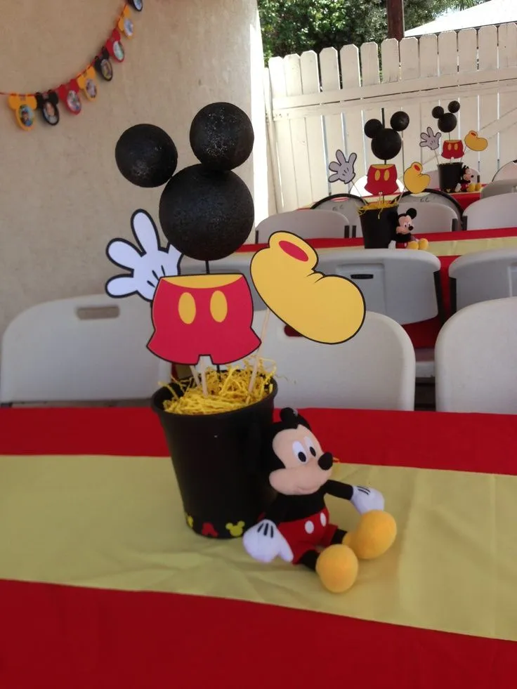 Mickey Mouse Centerpiece | arreglos d mesa!! | Pinterest