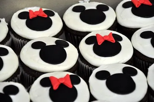 Mickey Mouse Cupcakes | bigFATcook