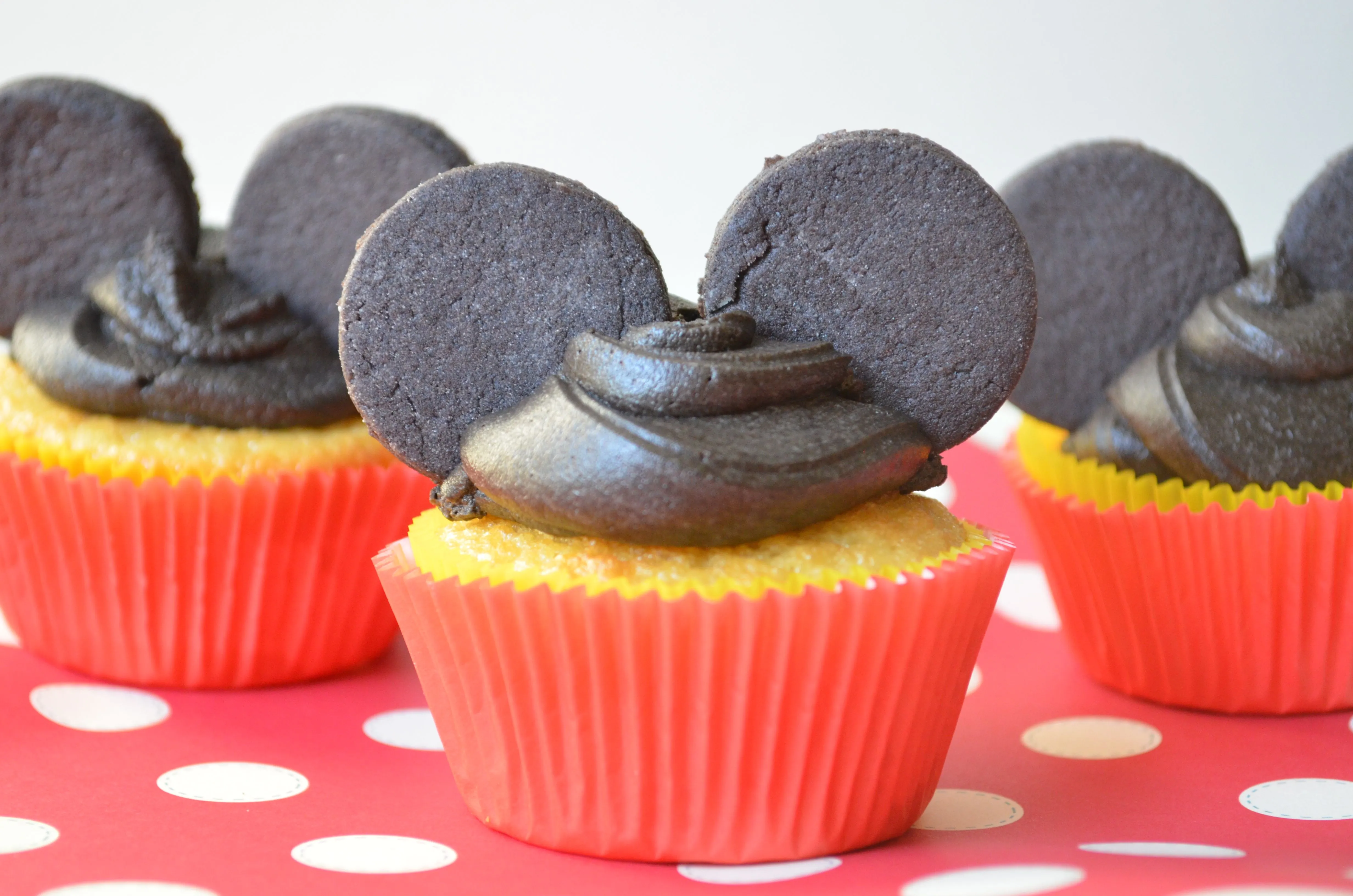 Mickey Mouse Cupcakes | Ellie's Bites Decorated Cookies