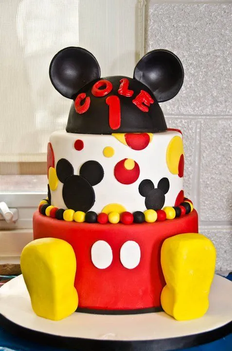 Mickey Mouse Fondant Cake | POPSUGAR Moms