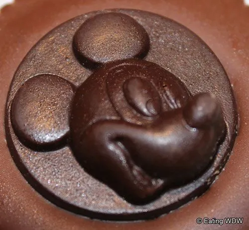 Mickey Peanut Butter Cup | Eating WDW