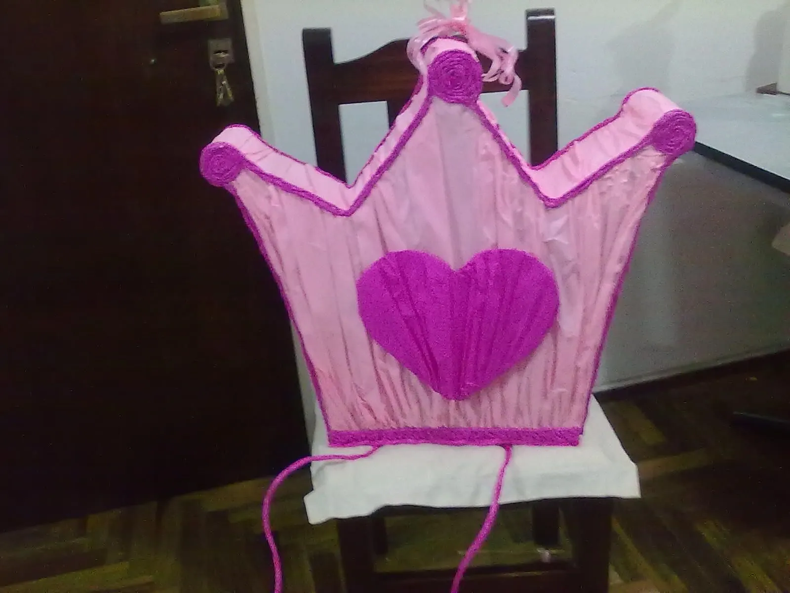 Mil y un Amores: piñata de princesa para Juana