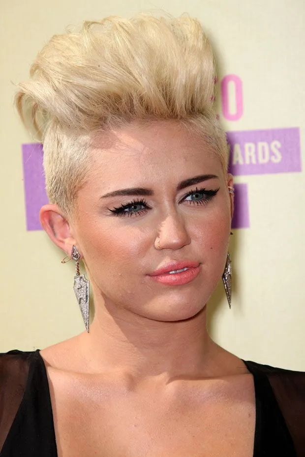Miley Cyrus - 2012 MTV Video Music Awards - Red Carpet Fashion Awards
