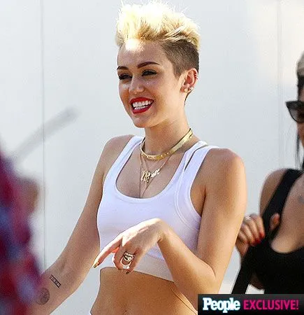 Miley Cyrus Engagement to Liam Hemsworth Off? She Wears Her Ring ...