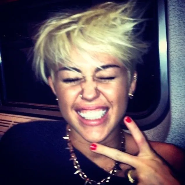 Miley Cyrus Nuevo Look ~ cotibluemos