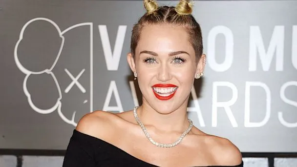 Miley Cyrus on 'SNL' (Live Updates) - The Live Live Blog - ABC News