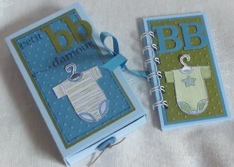 Mini-Album bébé - Papier, ciseaux etc.