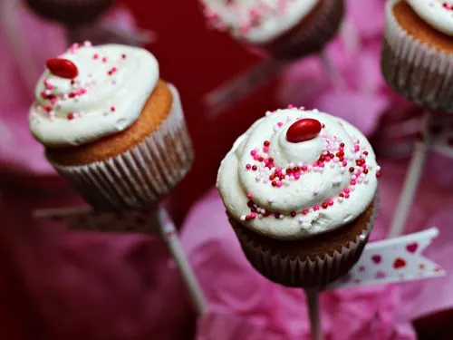 Mini Cupcakes on a Stick - Home Cooking Memories