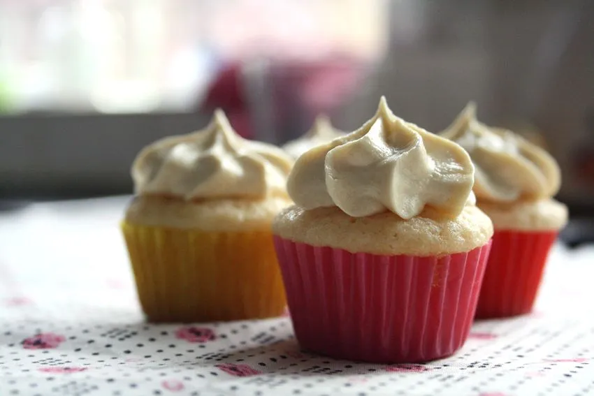 Mini Cupcakes with Caramel Frosting | Kwanster