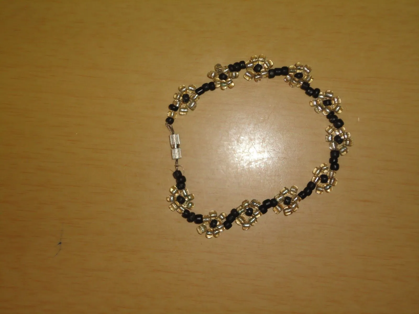 El mini mundo de MªAngeles: Pulseras hechas con chaquiras