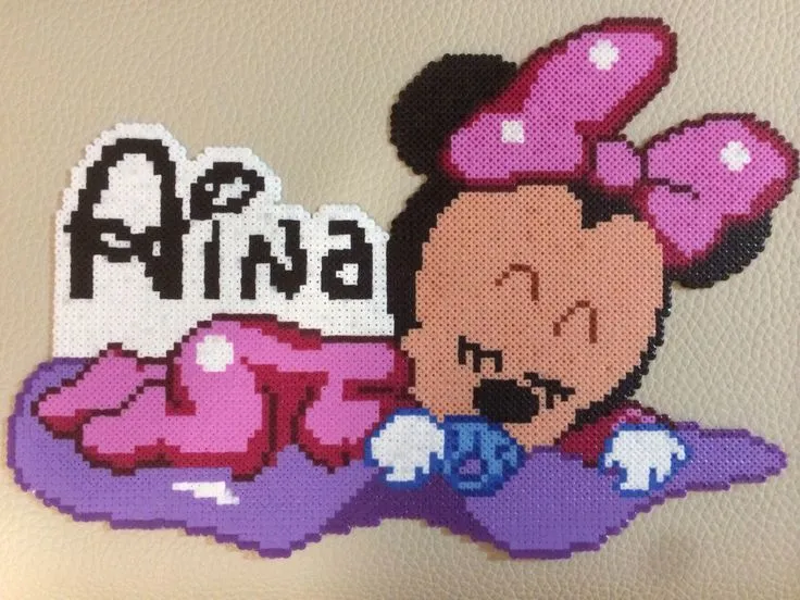 Mini con nombre hecho con hamabeads perler | Creaciones hama ...