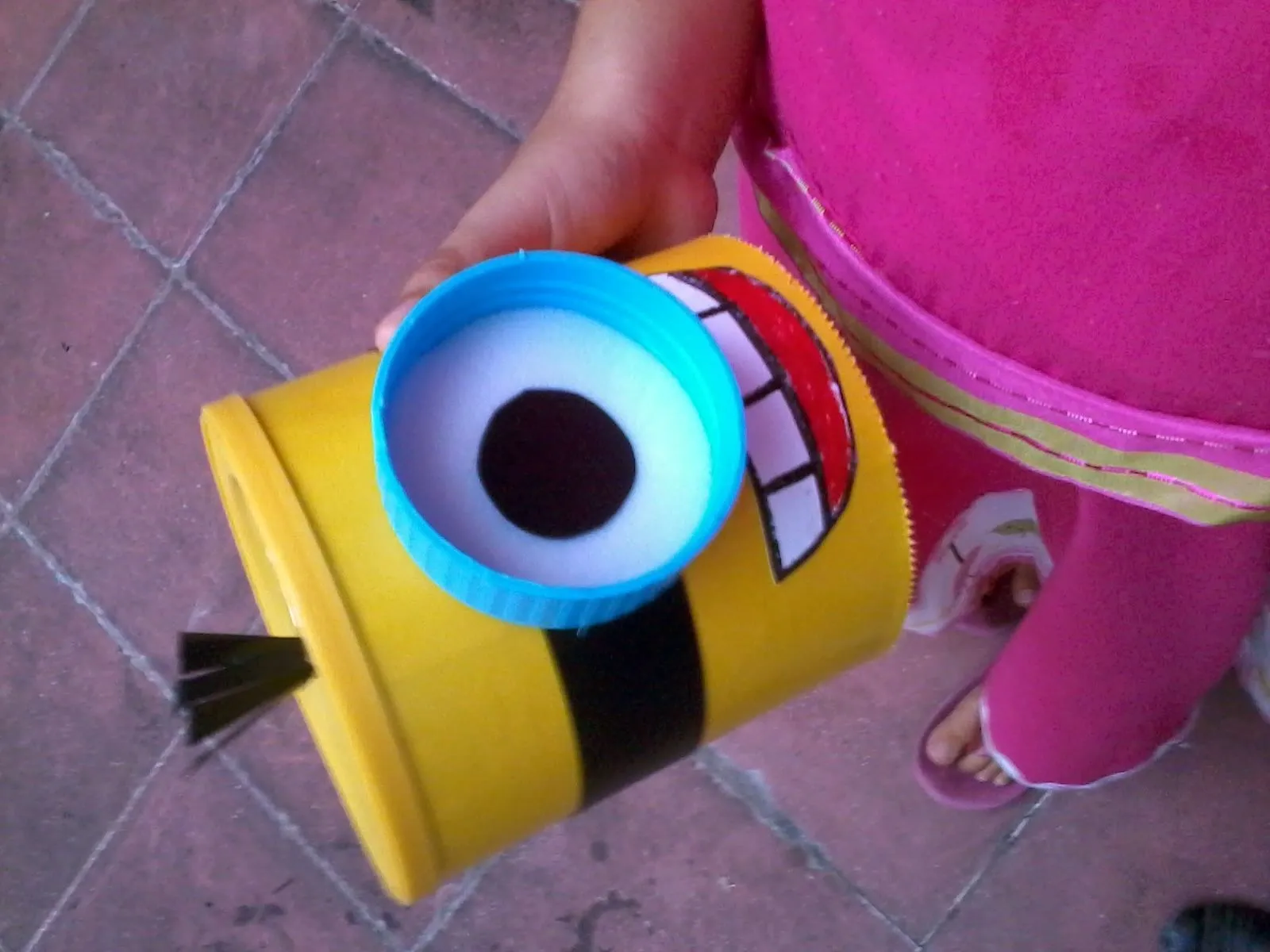 MINION: dulcero con lata o bote de leche ...