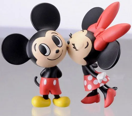 Minnie besando a Mickey tiernos - Imagui