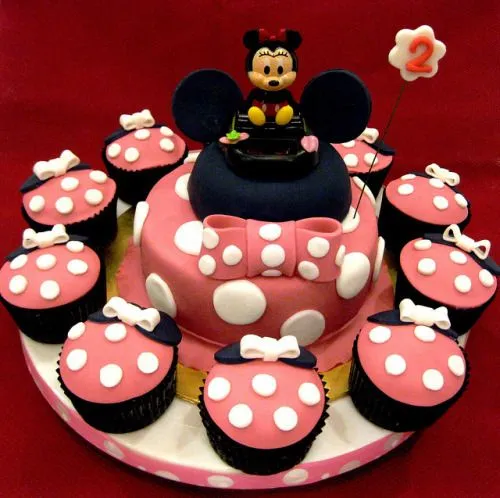 Minnie Mouse cake & cupcakes set (by... - Disney Cakes