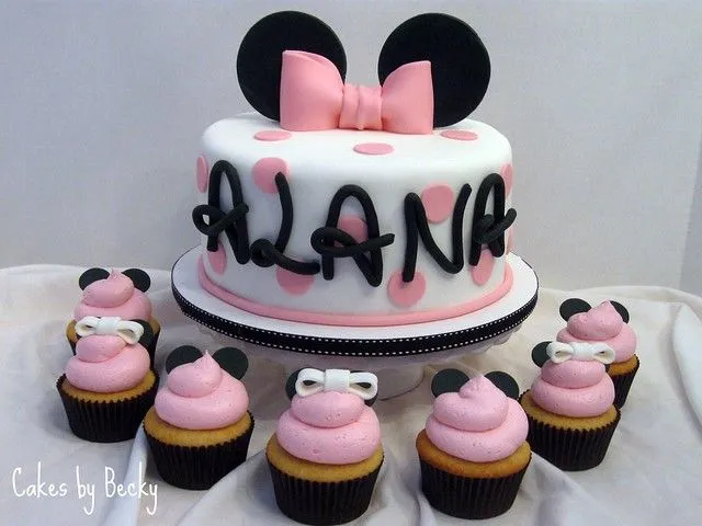 Minnie Mouse Cake with Matching Cupcakes | Flickr - Photo Sharing!