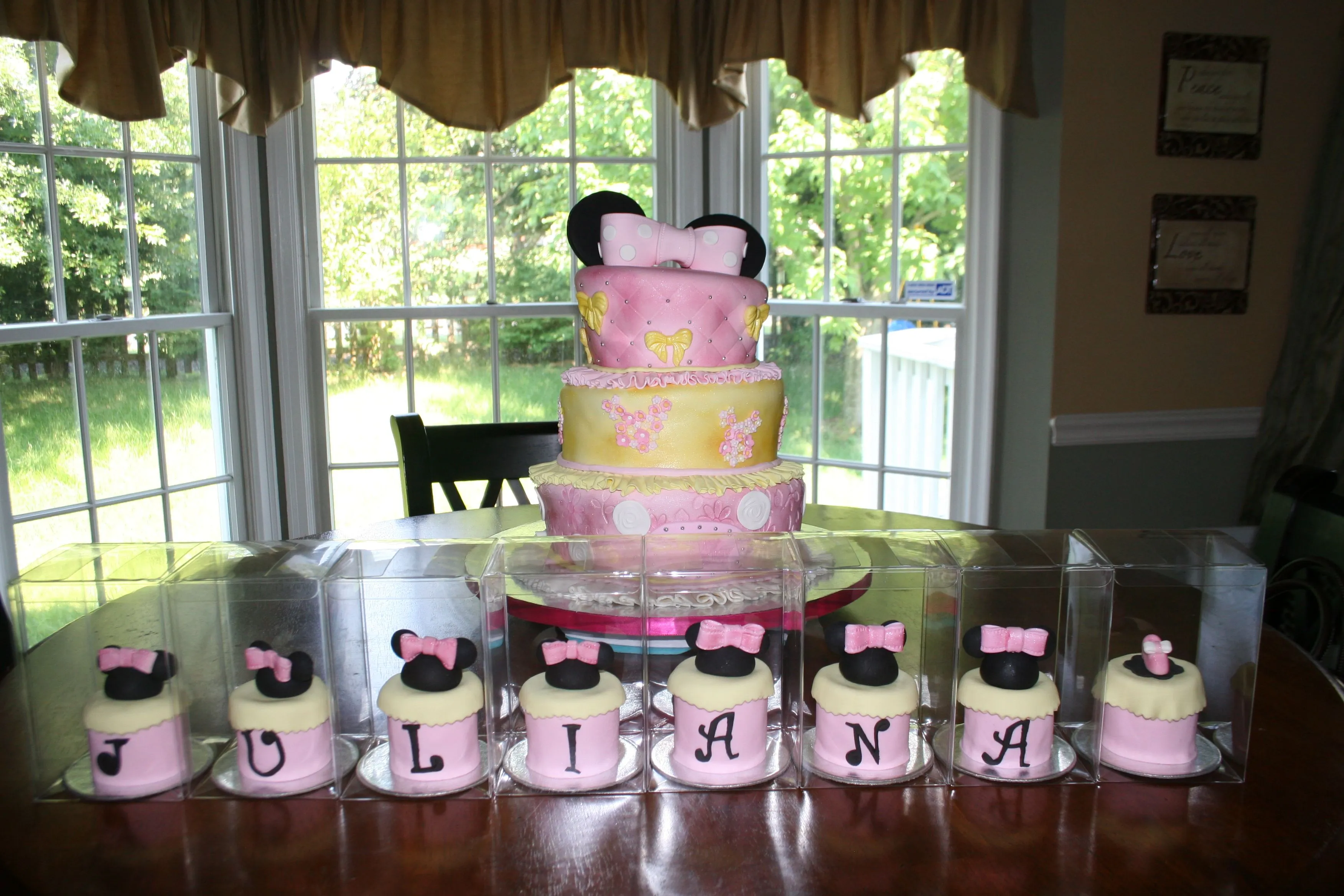 Minnie mouse cakes - a gallery on Flickr