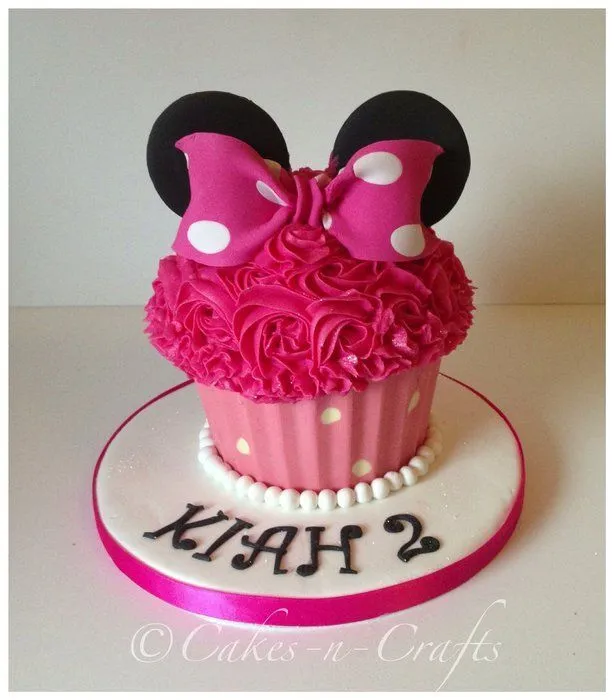 minnie mouse cupcake | Minnie Mouse giant cupcake with a chocolate ...