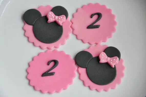 Minnie Mouse cupcake topper edible made of fondant and gum paste ...