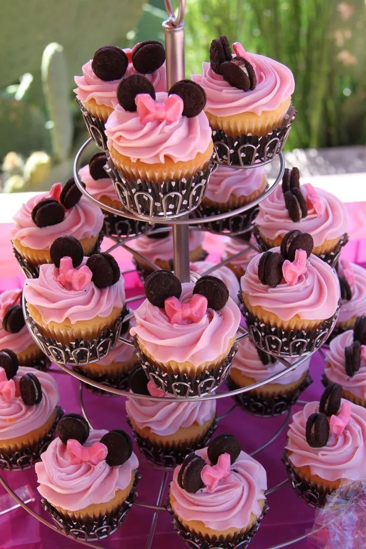 Minnie Mouse Cupcakes | Girly Birthday Party | Pinterest